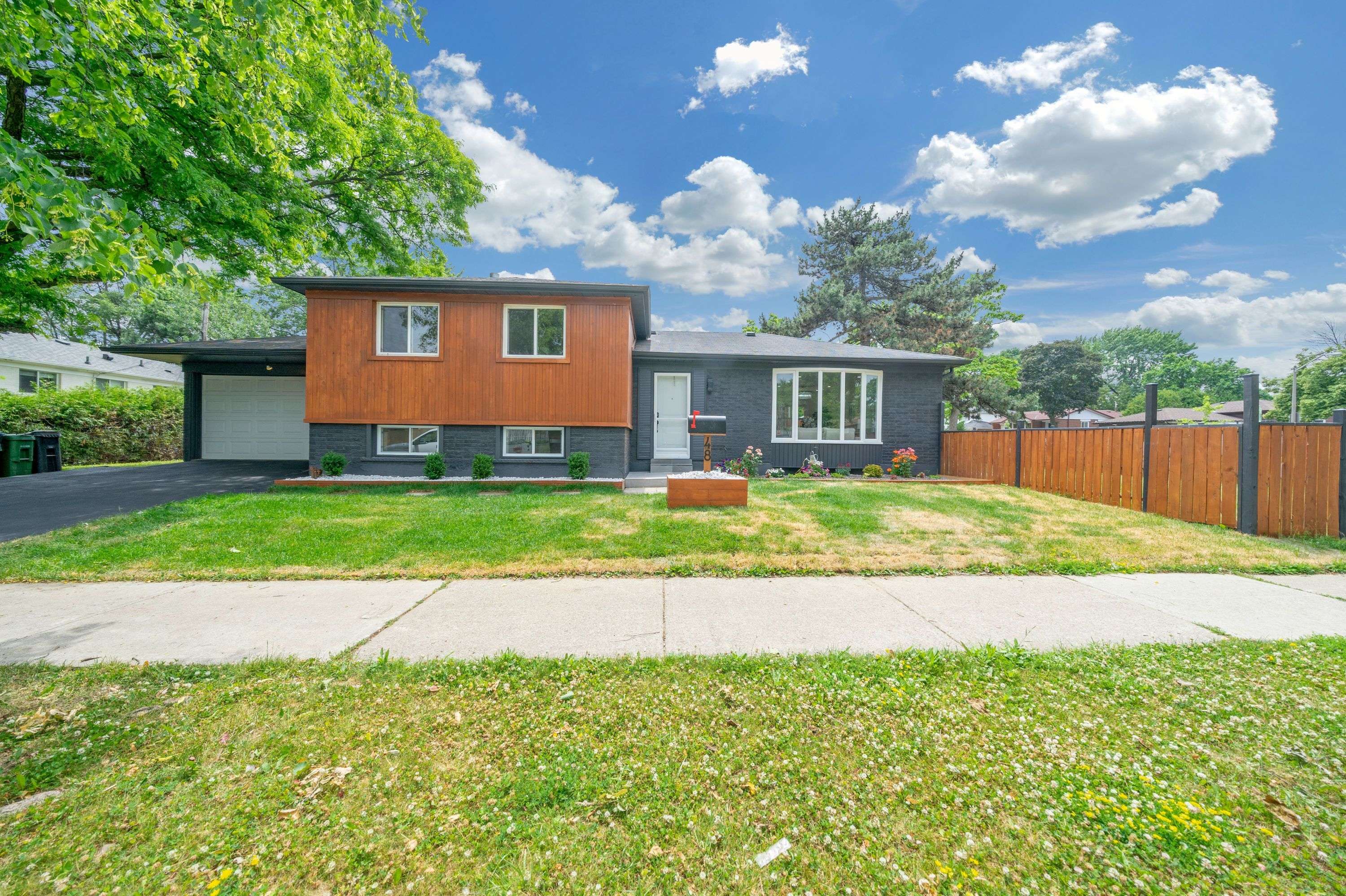 48 Tealham DR S, Toronto W10, ON M9V 3T6