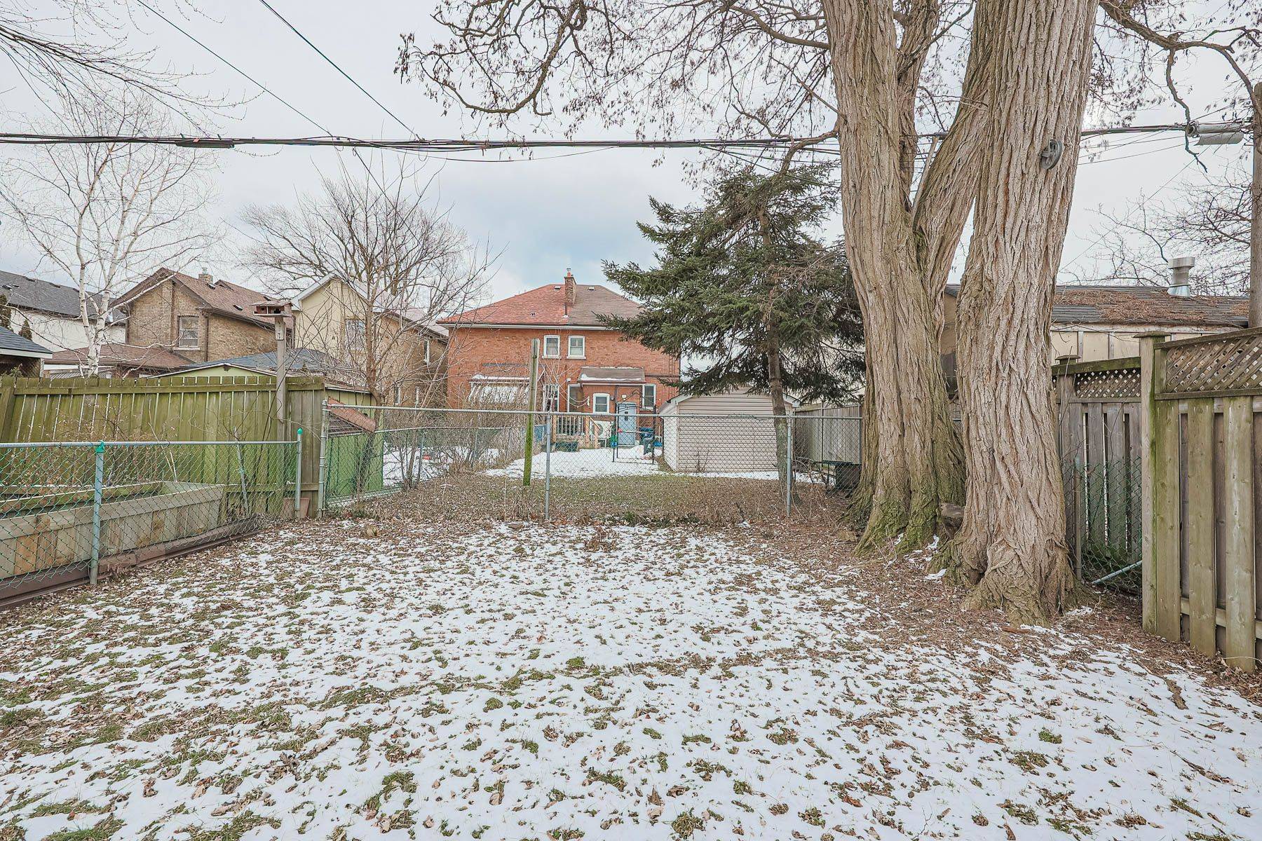 25 Hay AVE, Toronto W06, ON M8Z 1G2