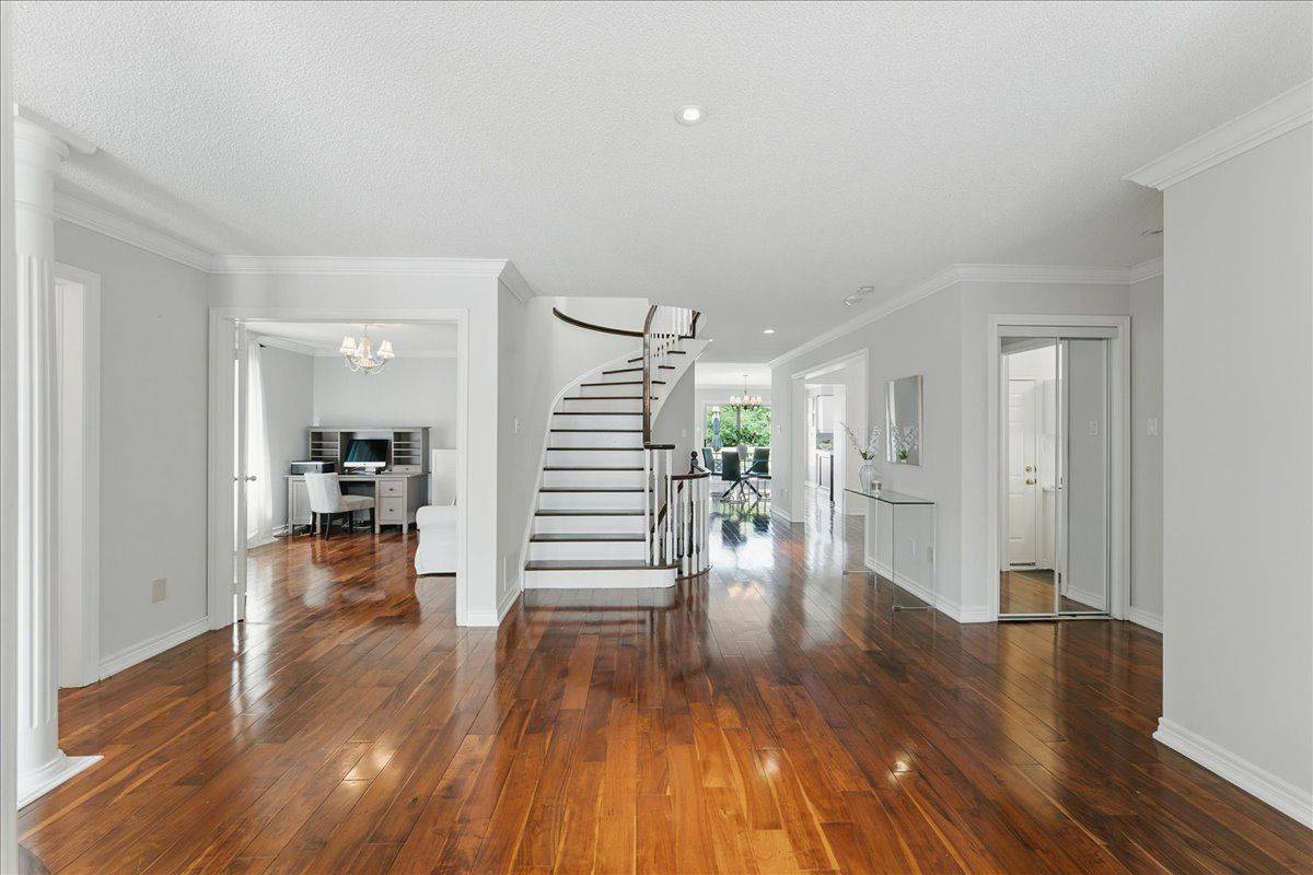 Oakville, ON L6H 6E8,1463 Bayshire DR