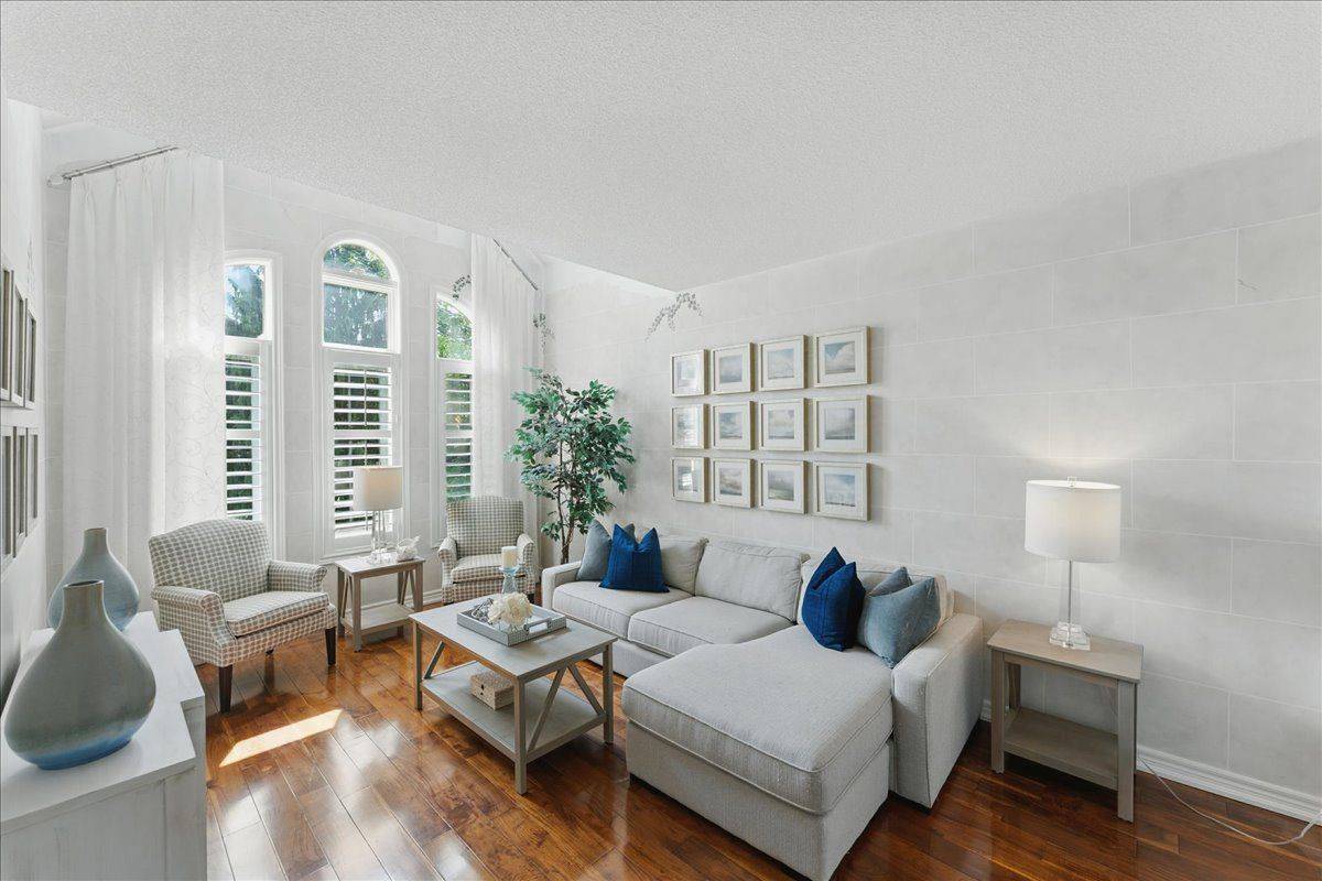 Oakville, ON L6H 6E8,1463 Bayshire DR