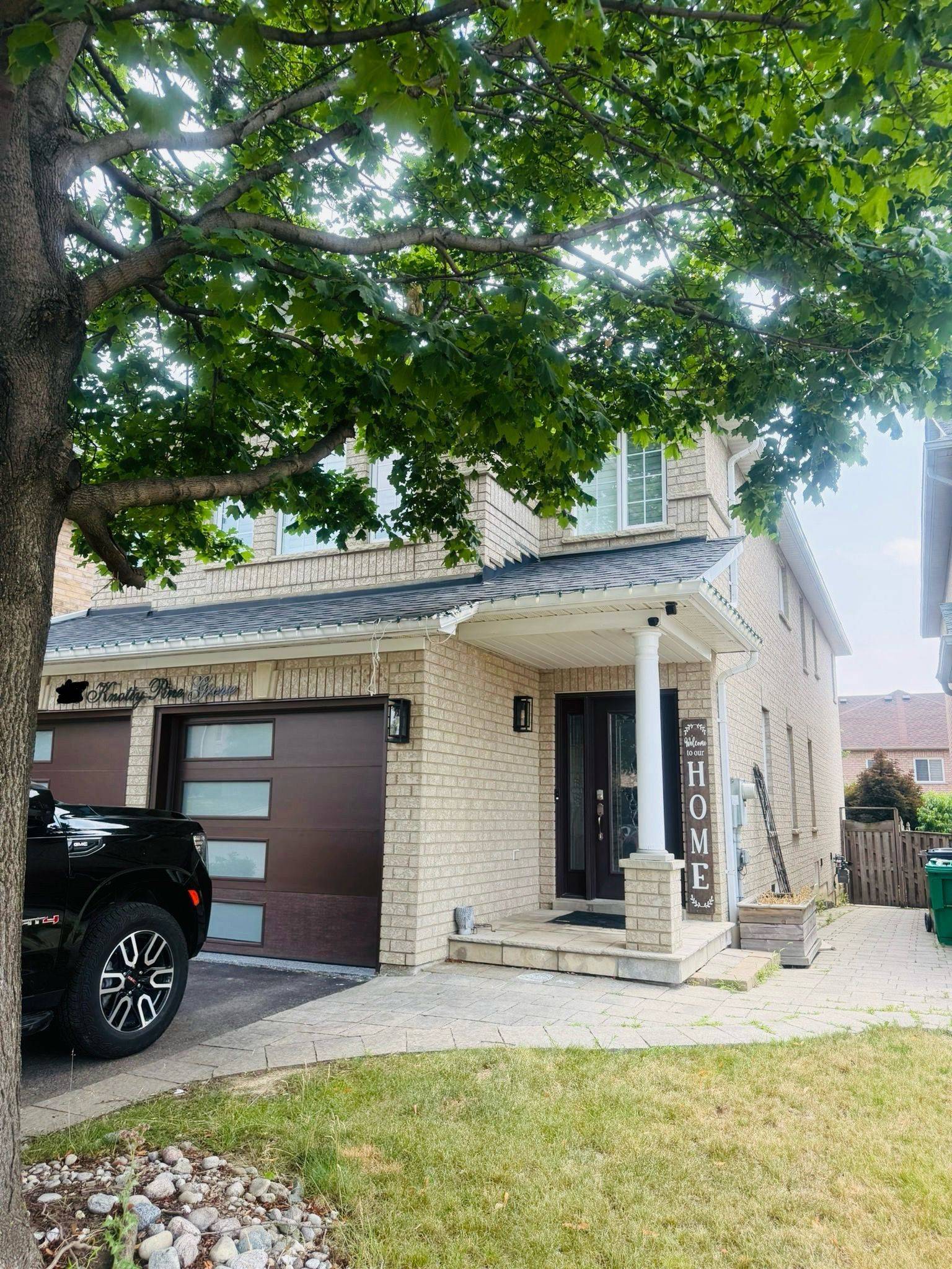 Mississauga, ON L5W 1K4,788 Knotty Pine GRV