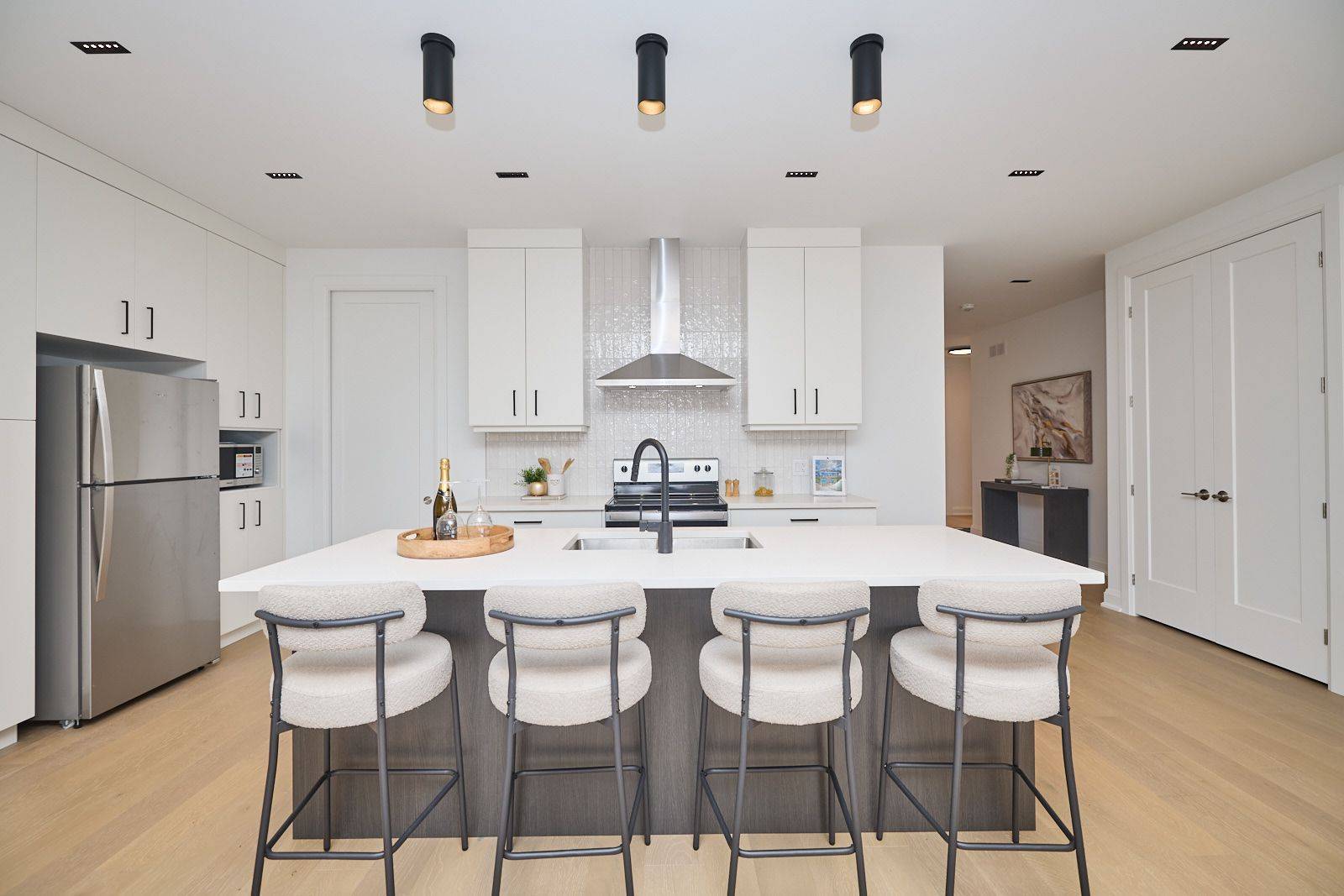 Fort Erie, ON L2A 0G7,594 Seneca DR