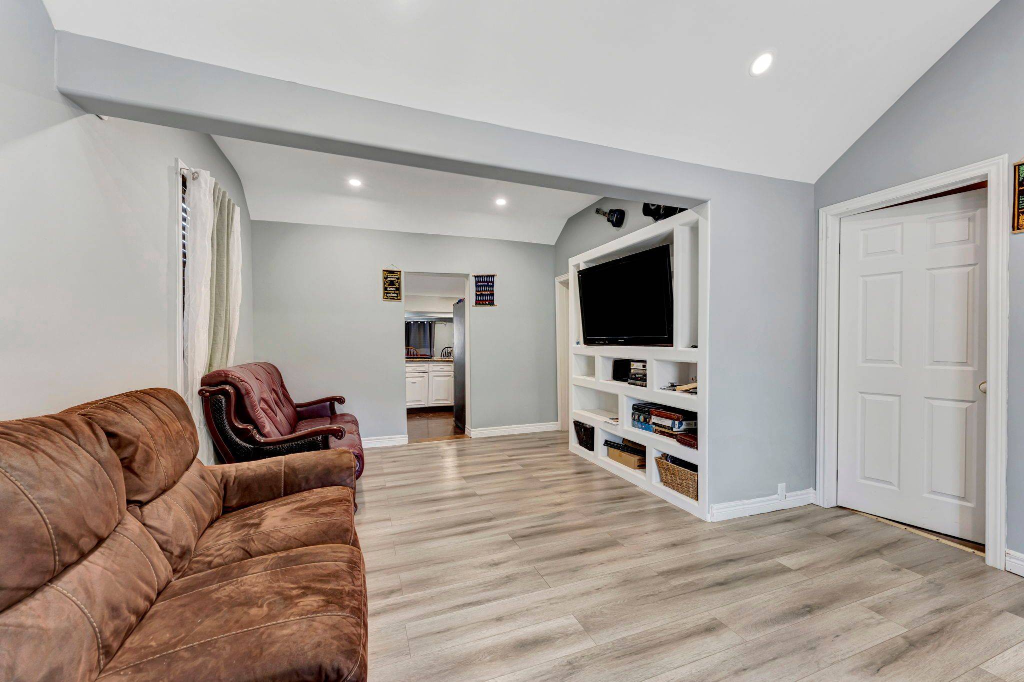 Hamilton, ON L8L 7S7,159 Grosvenor AVE N
