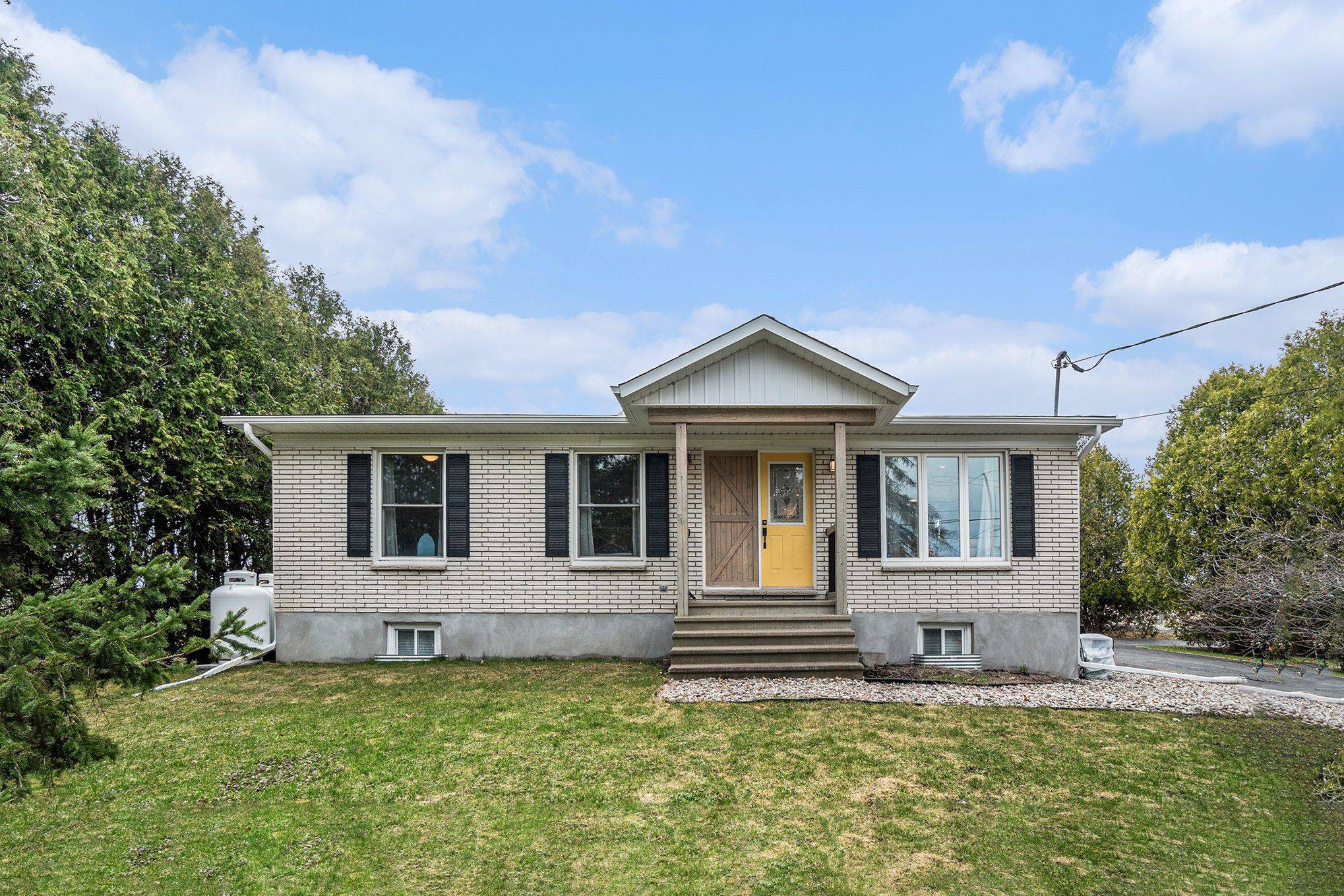 2462 Dunning RD, Orleans - Cumberland And Area, ON K0A 3E0