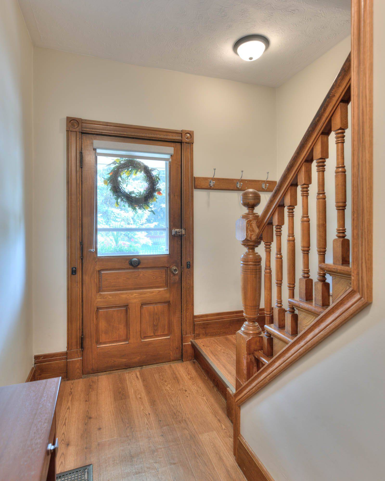 Cambridge, ON N3H 2B2,566 Dolph ST N