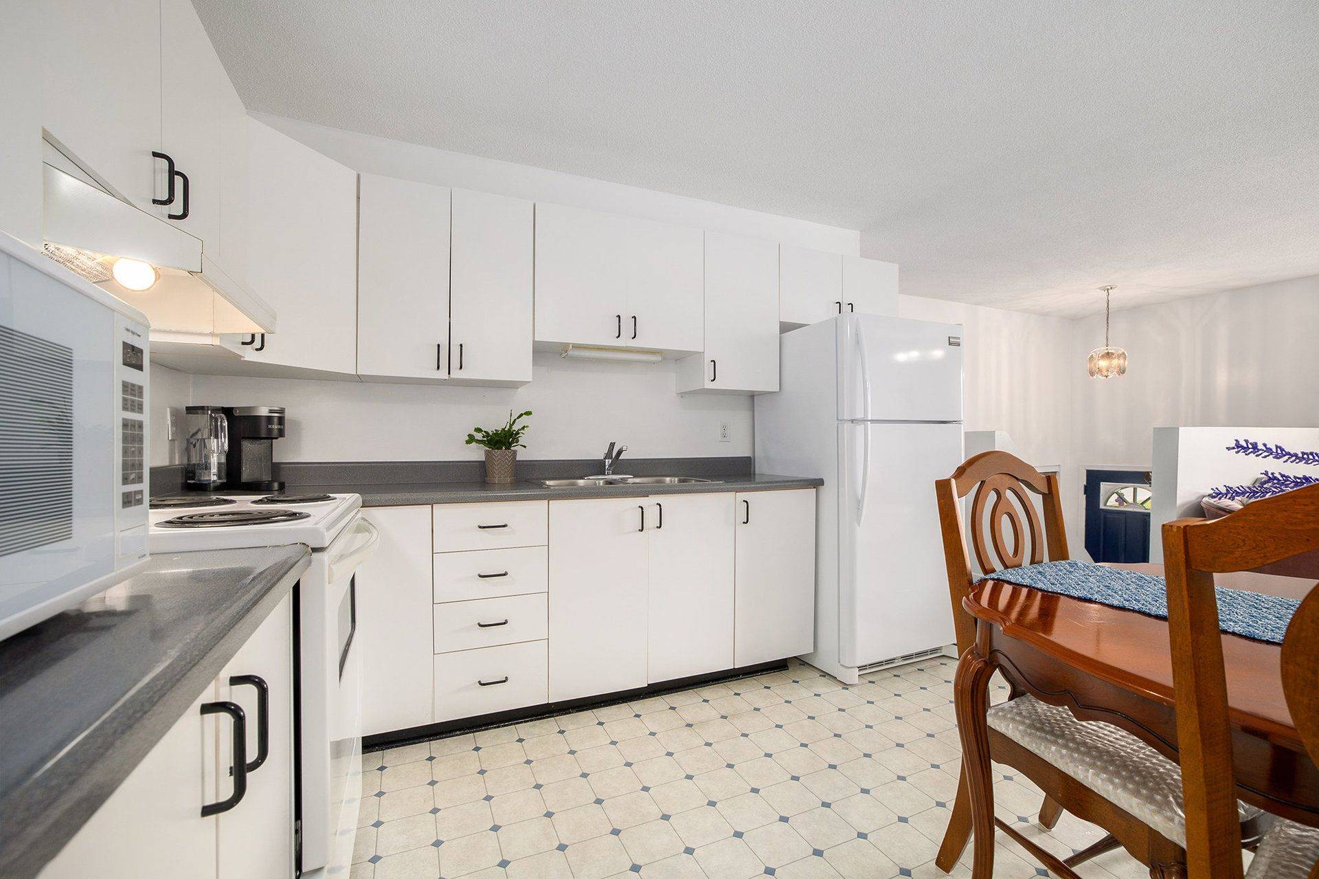 Arnprior, ON K7S 2X3,99 Edward ST S