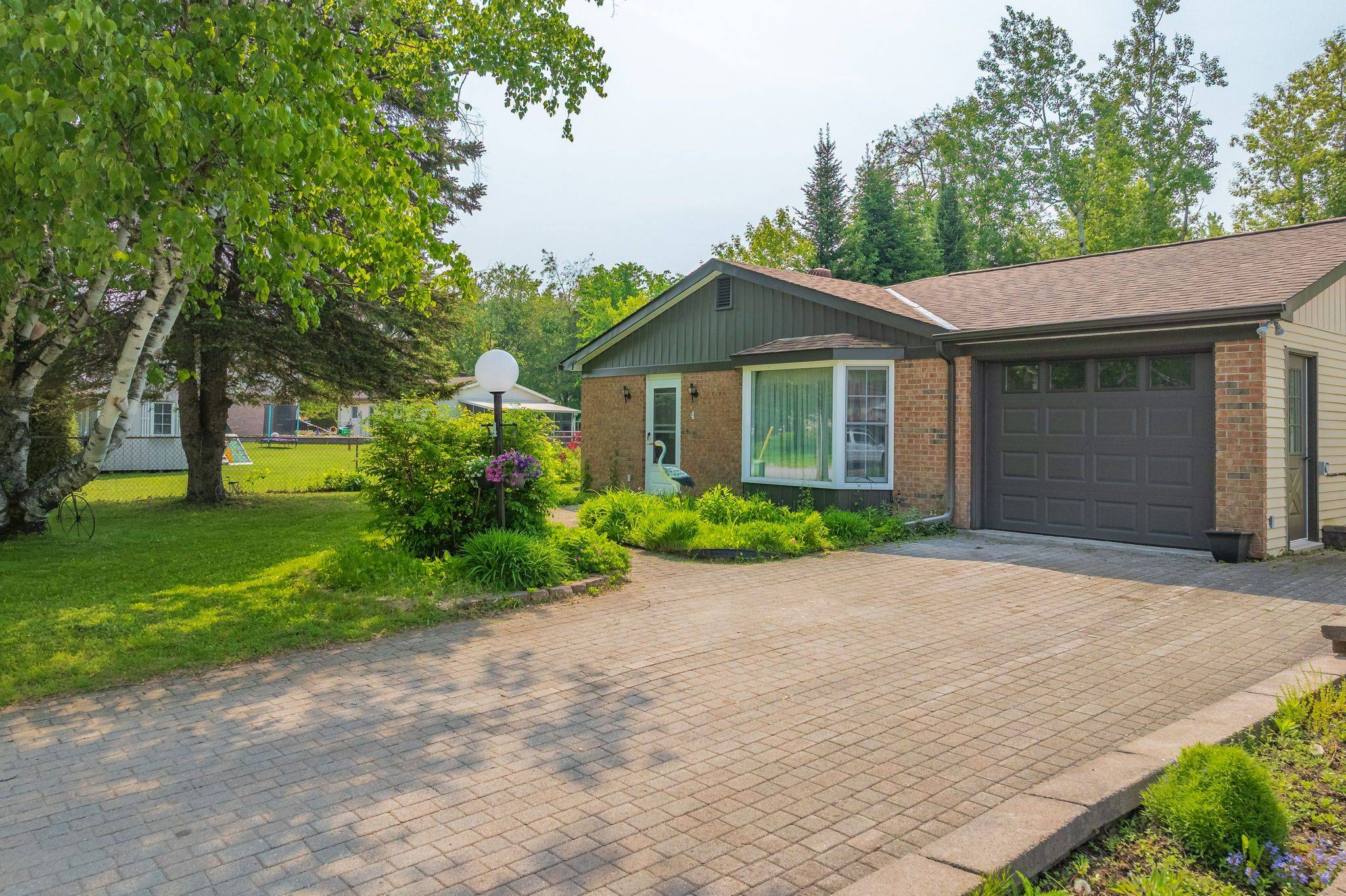Bracebridge, ON P1L 1C3,4 Maypark DR