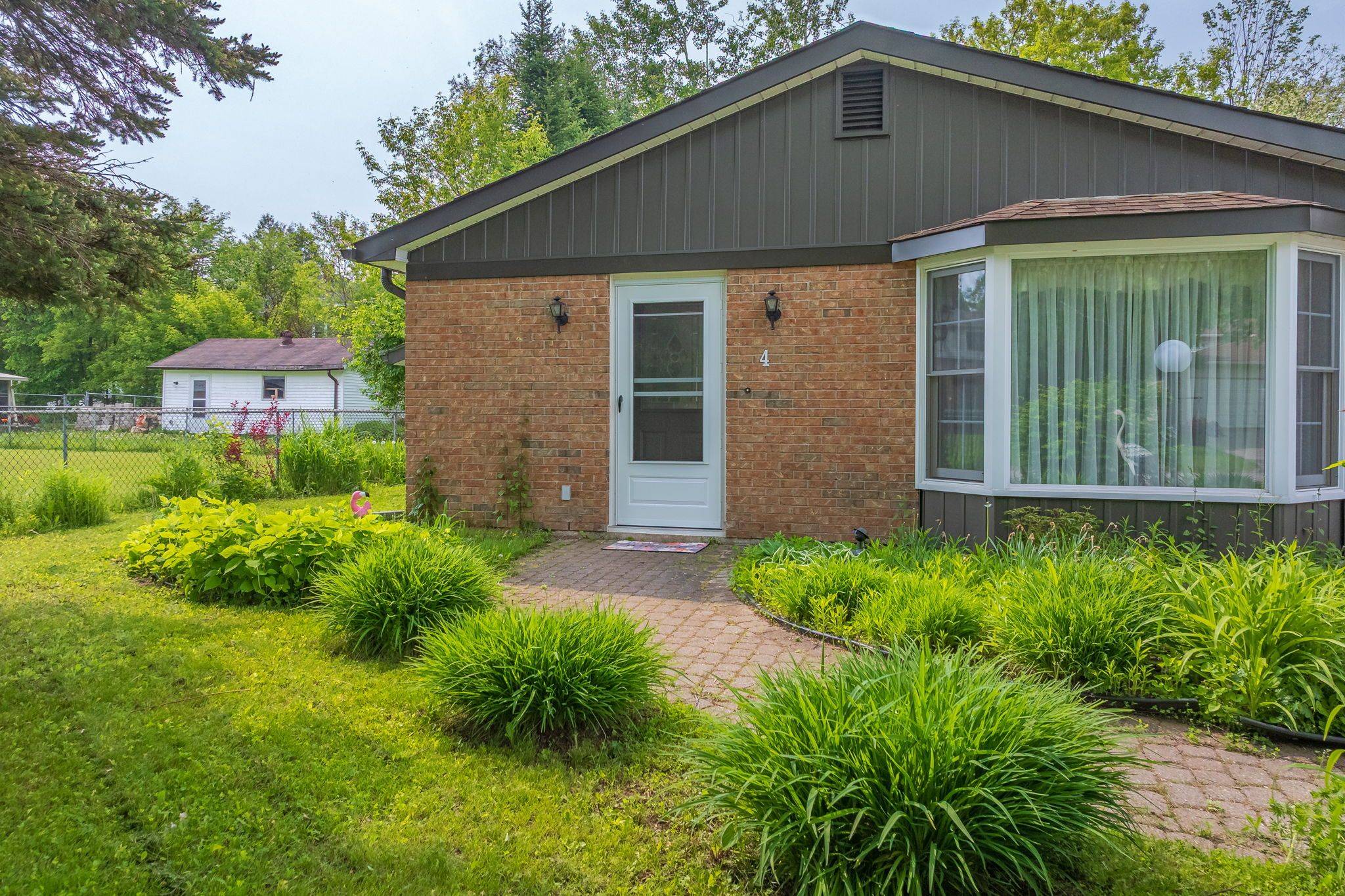 Bracebridge, ON P1L 1C3,4 Maypark DR