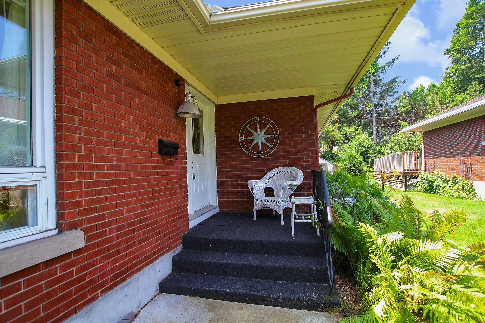 Britannia Heights - Queensway Terrace N And Area, ON K2B 5W2,992 Neville ST
