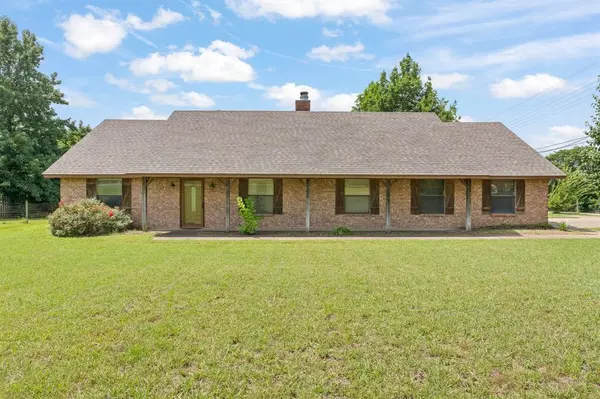 649 Jacie Court, Burleson, TX 76028