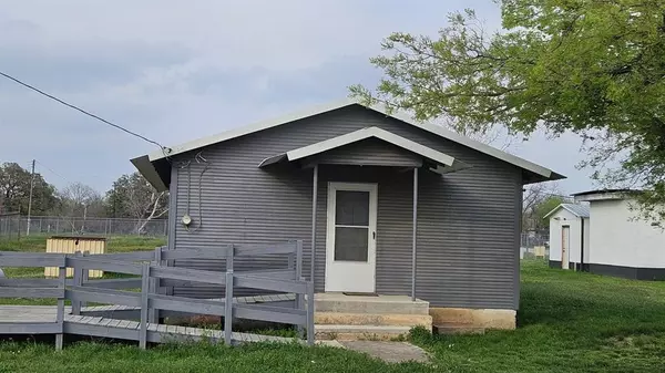 Mullin, TX 76864,4 W Sherman Street
