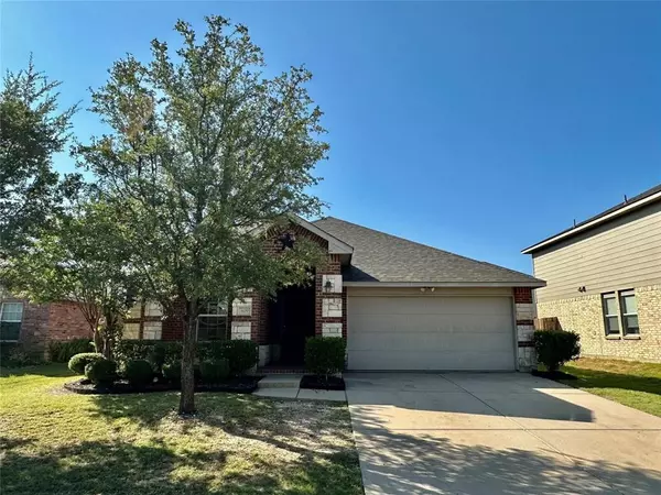 409 Emerald Creek Drive, Fort Worth, TX 76131