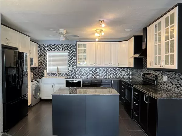 Pompano Beach, FL 33062,999 N Riverside Dr #9