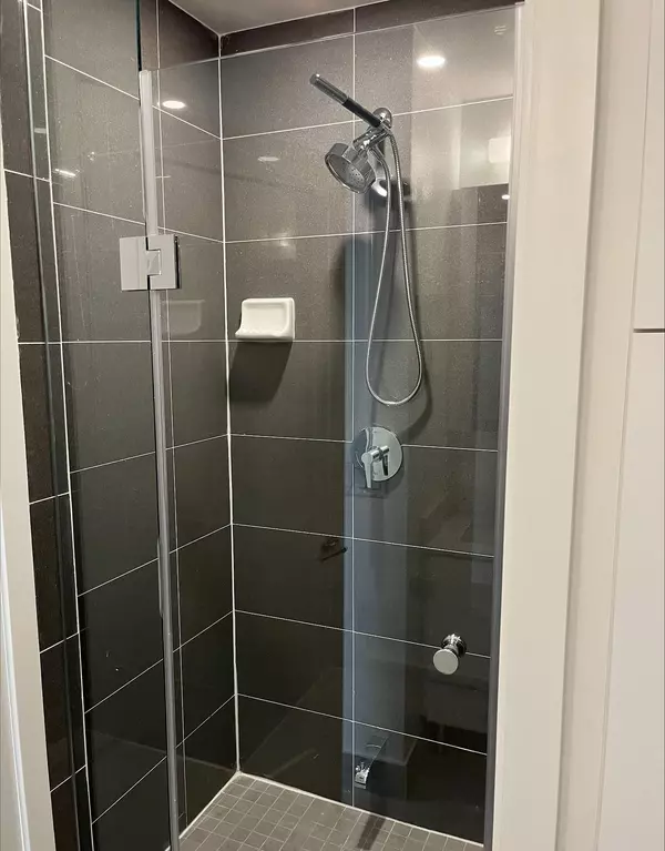 Richmond Hill, ON L4B 0H5,95 Oneida CRES #410