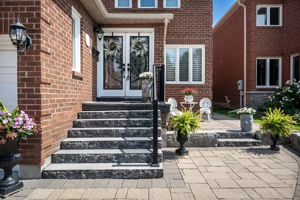 Mississauga, ON L5N 6B3,5971 Grossbeak DR