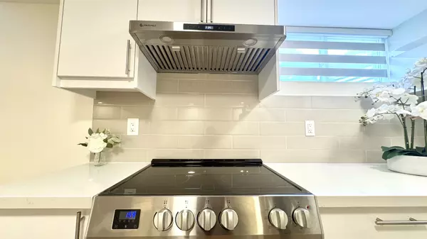 Toronto W10, ON M9V 2Z2,60 Lightwood DR #Lower 1