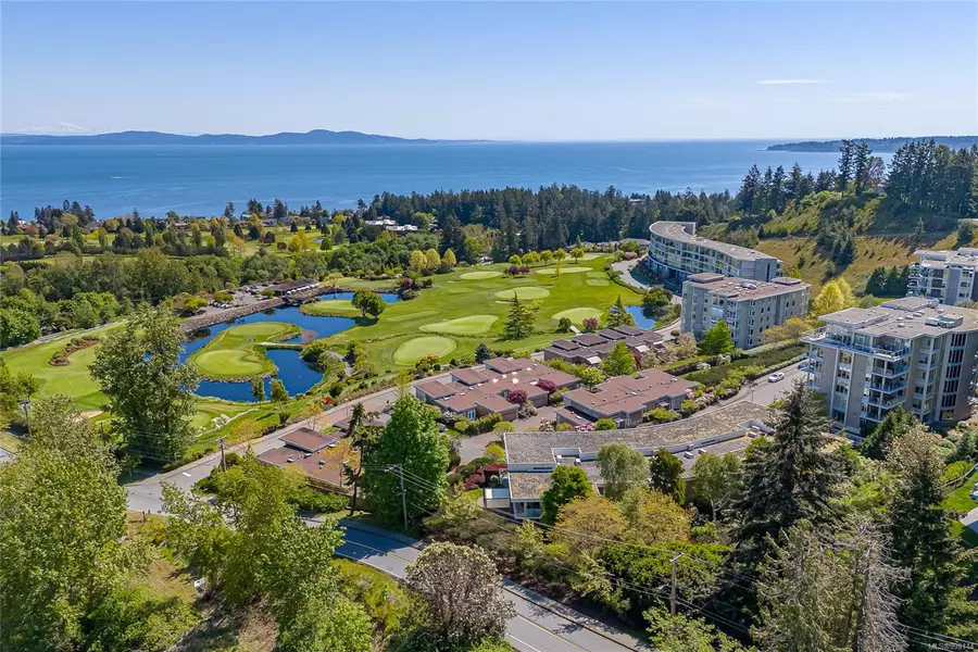 758 Sayward Hill Terr #203, Saanich, BC V8Y 3K1