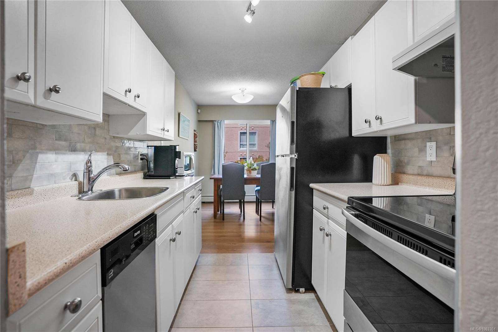 Victoria, BC V8V 3H5,1040 Rockland Ave #202