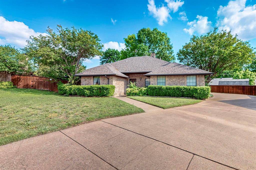 902 Briarcliff Court, Arlington, TX 76012