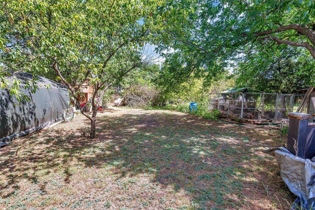 Leonard, TX 75452,601 E Houston Street