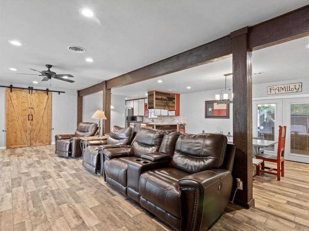 Bedford, TX 76022,81 Regents Park