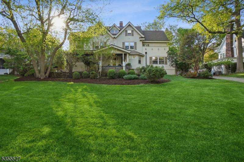 Montclair Twp., NJ 07043,384 Up Mountain Avenue