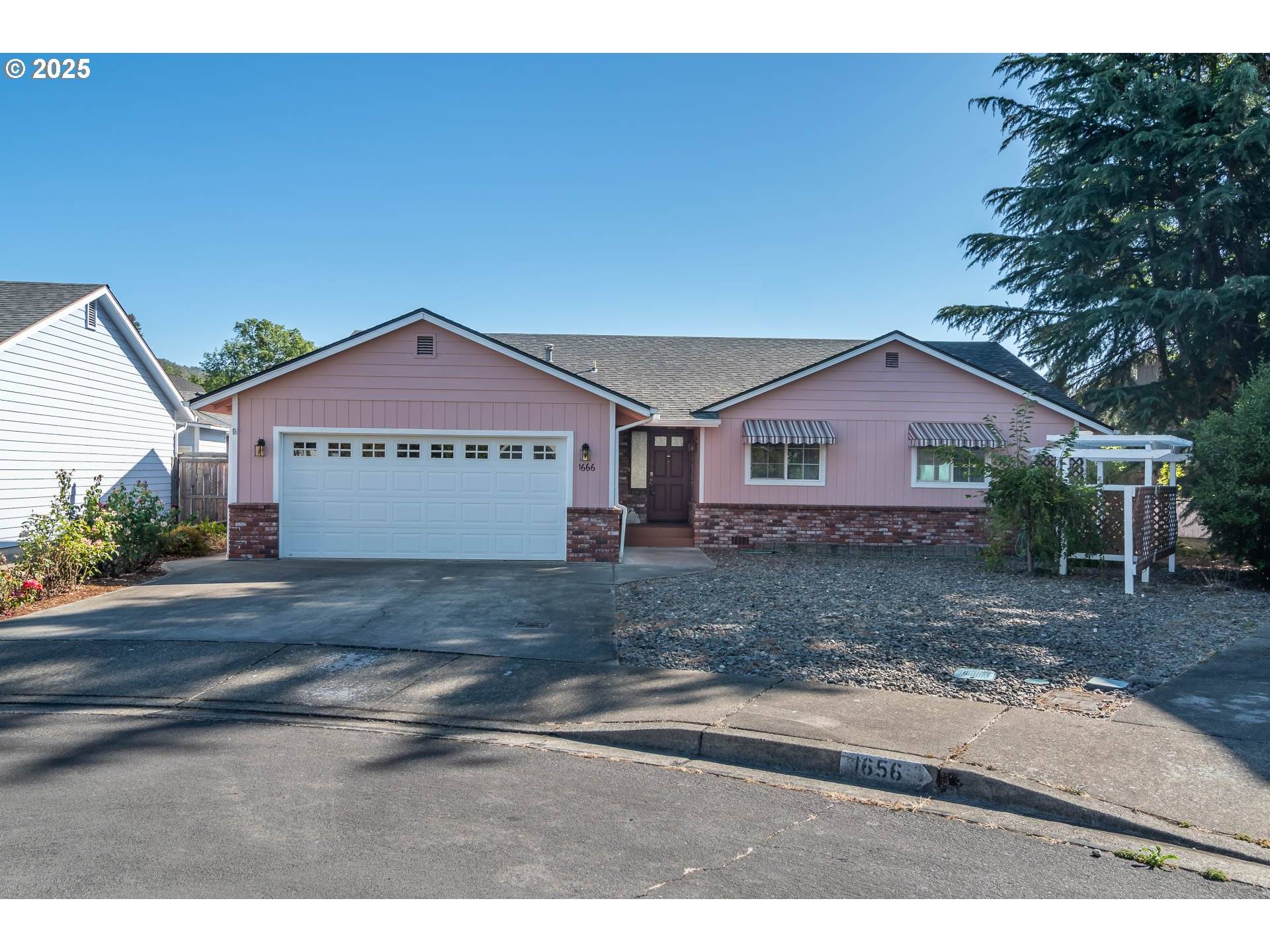 1666 NW JENNIFER CT, Roseburg, OR 97471