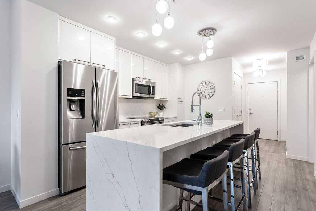 Calgary, AB T2S 3H6,317 22 AVE SW #301