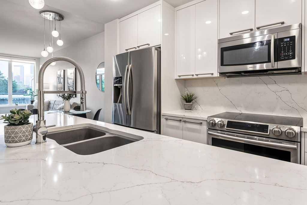 Calgary, AB T2S 3H6,317 22 AVE SW #301
