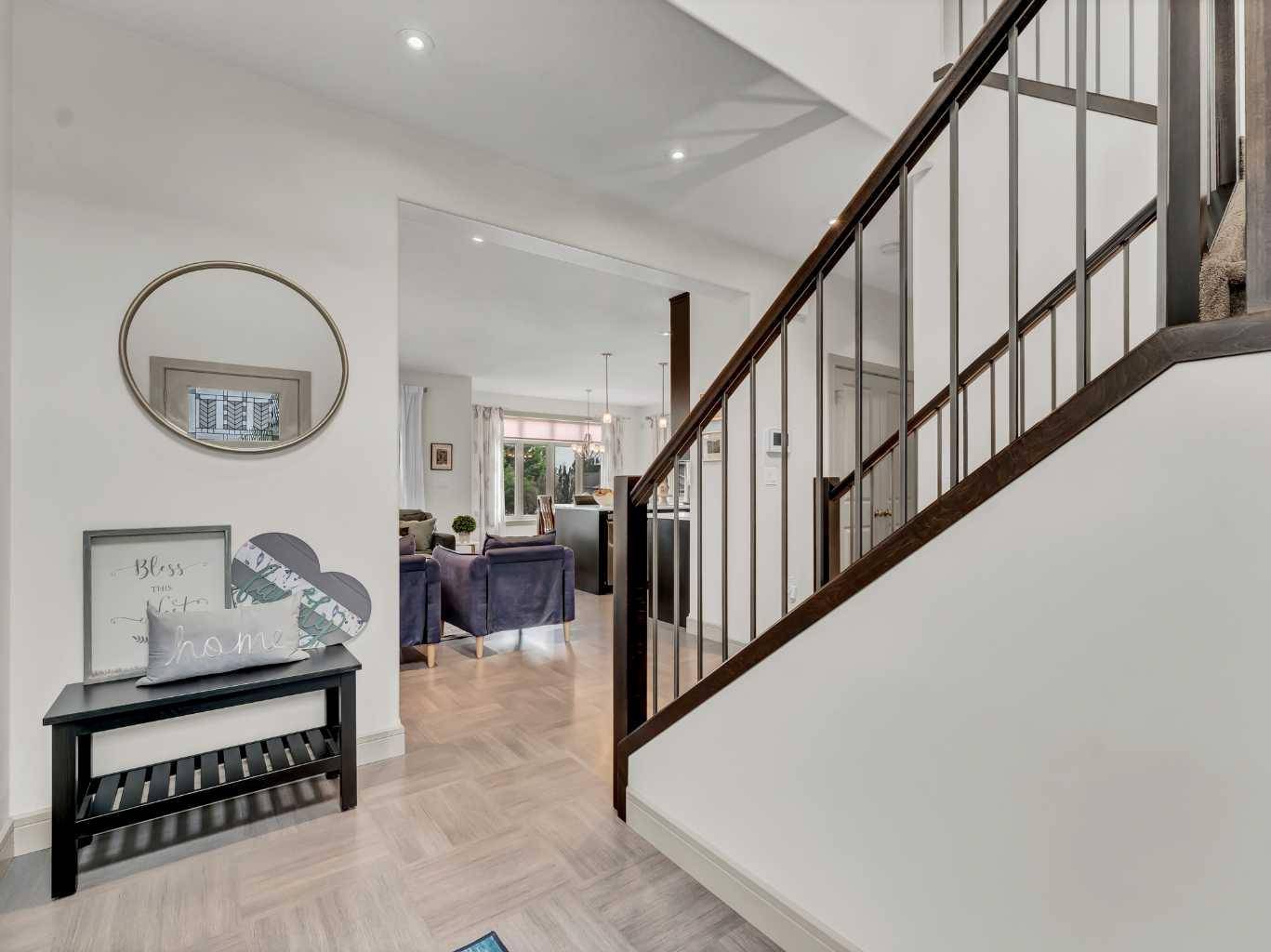 Medicine Hat, AB T1B 0N1,527 Vista DR SE