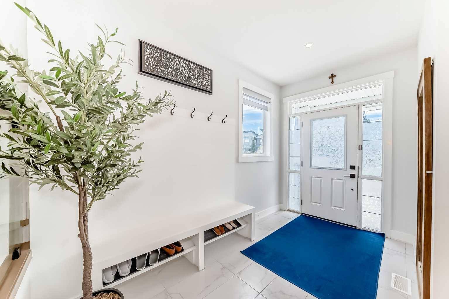 Calgary, AB T2E 2H6,218 33 AVE NE