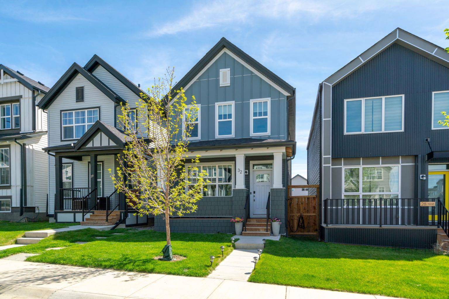 32 Heirloom CRES Southeast, Calgary, AB T3S 0H1