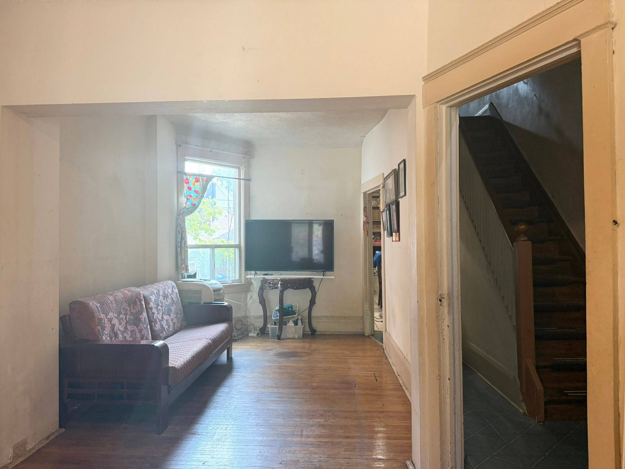 Toronto C01, ON M6G 3T6,665 Ossington AVE