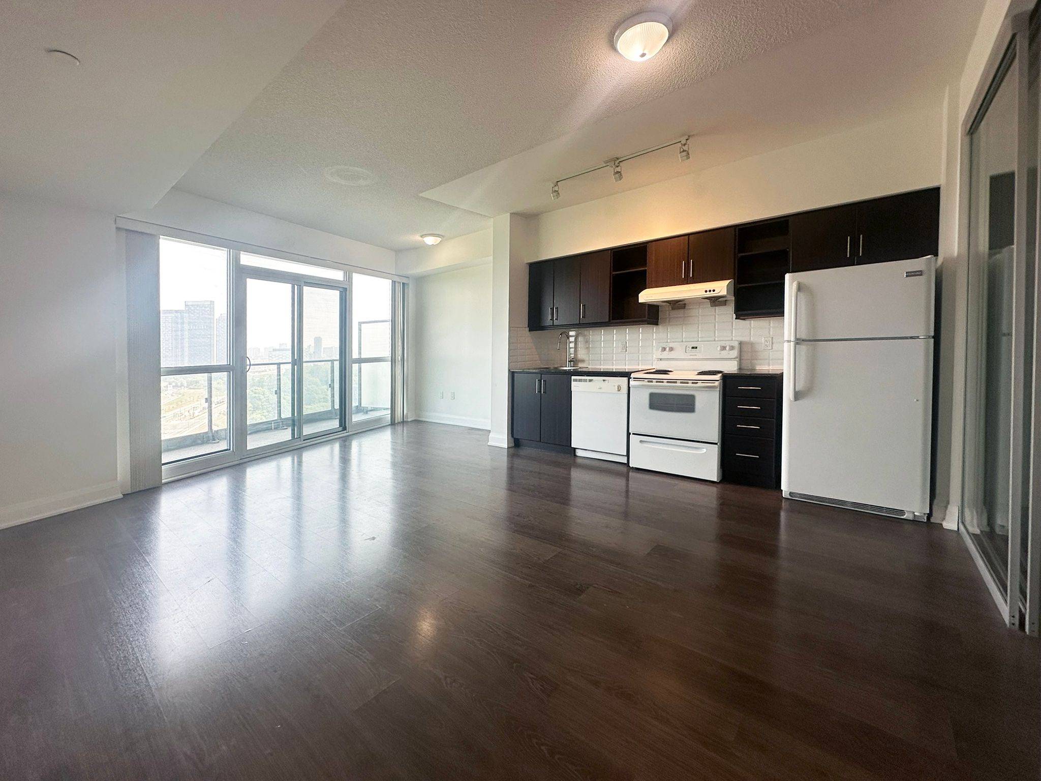 Toronto C11, ON M4G 0B7,160 Vanderhoof AVE #1116