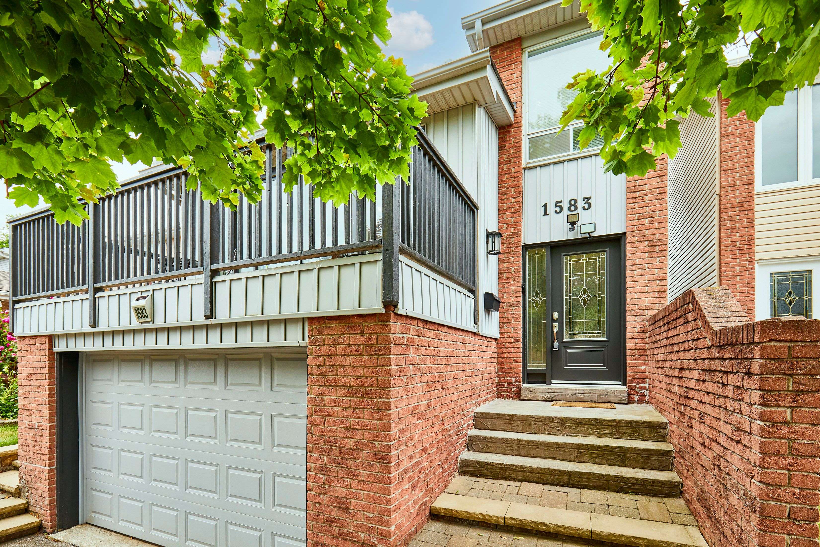 Pickering, ON L1V 2W1,1583 Alwin CIR
