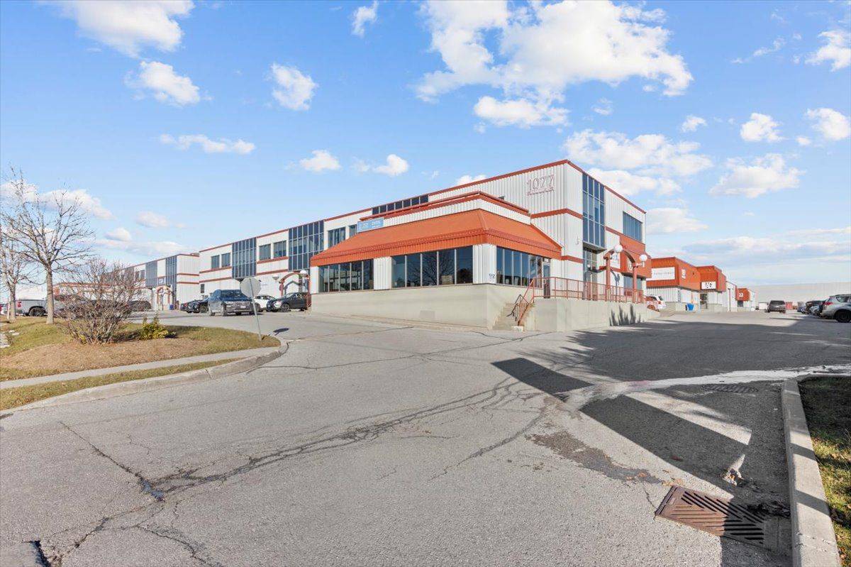 Oshawa, ON L1J 8P8,1077 Boundary RD #106