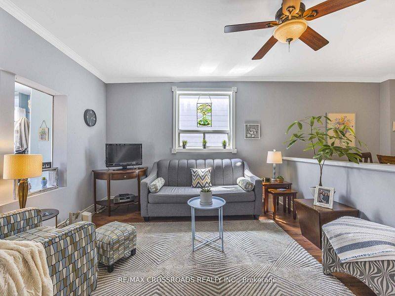 Toronto E01, ON M4L 2H7,22 Ivy AVE