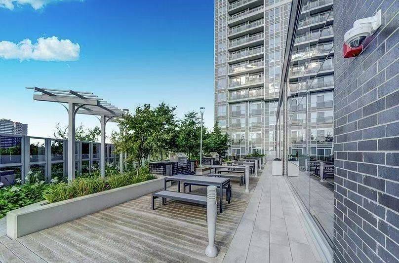 Toronto E07, ON M1S 0L8,275 Village Green SQ #2123