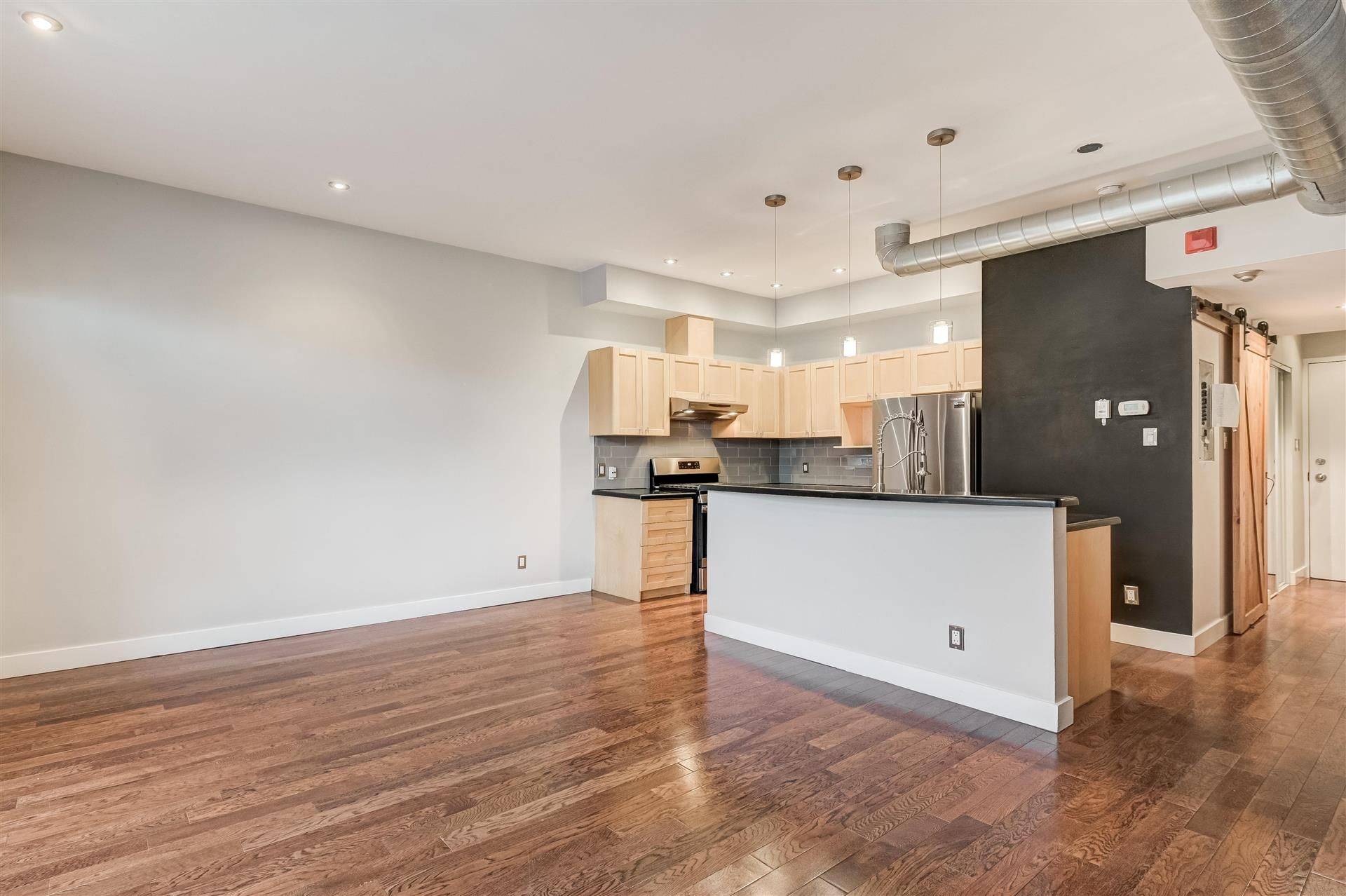 Toronto E02, ON M4E 1H3,2362 Queen ST E #8
