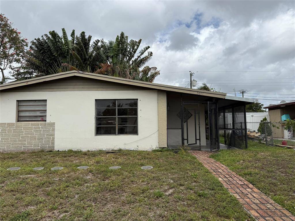 5611 SW 37th St, Davie, FL 33314