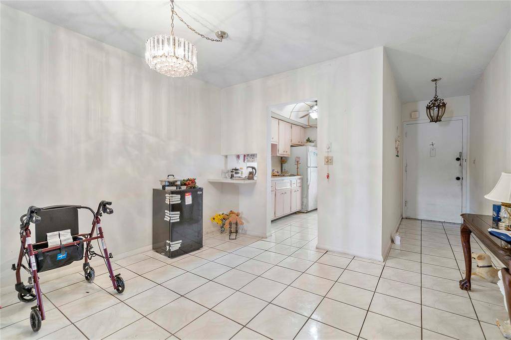 Miami, FL 33179,285 NE 191st St #2921