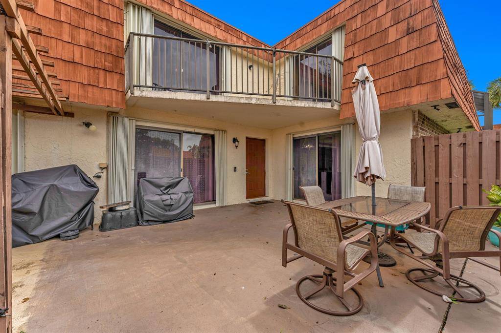 North Lauderdale, FL 33068,8437 N Coral Cir #8437