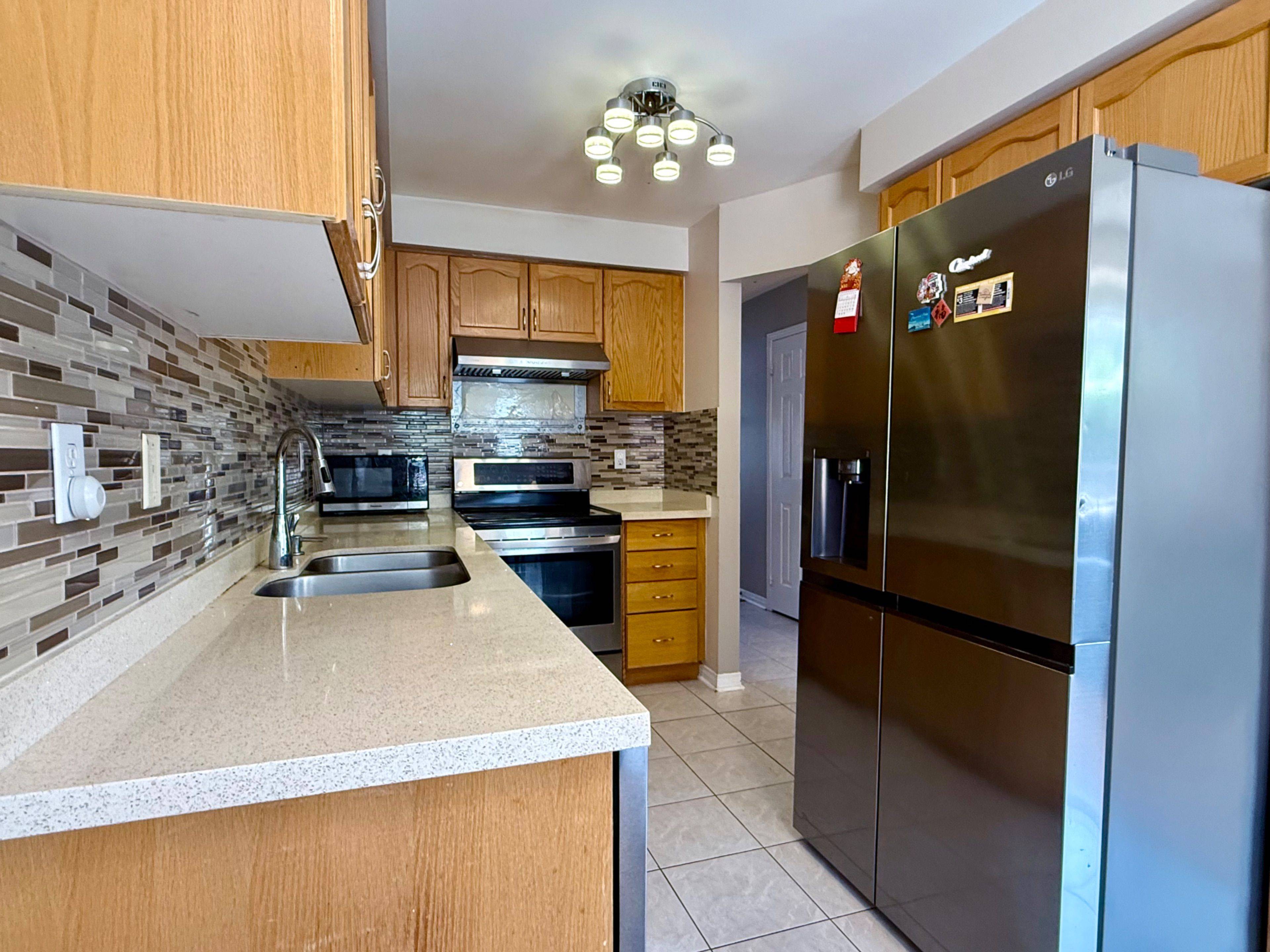 Richmond Hill, ON L4B 4P2,123 Rideau DR
