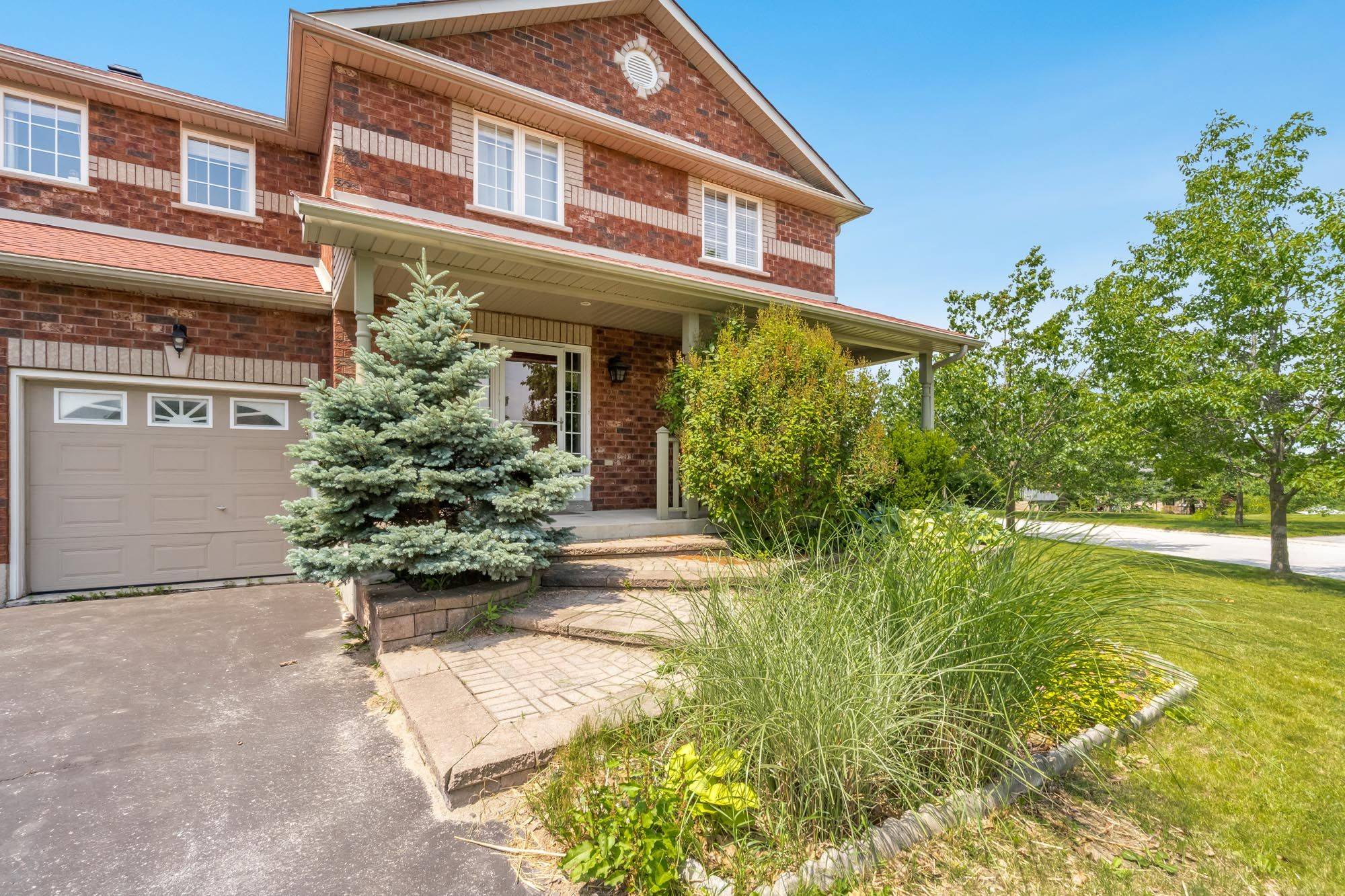 Barrie, ON L4M 7E6,27 Capilano CT