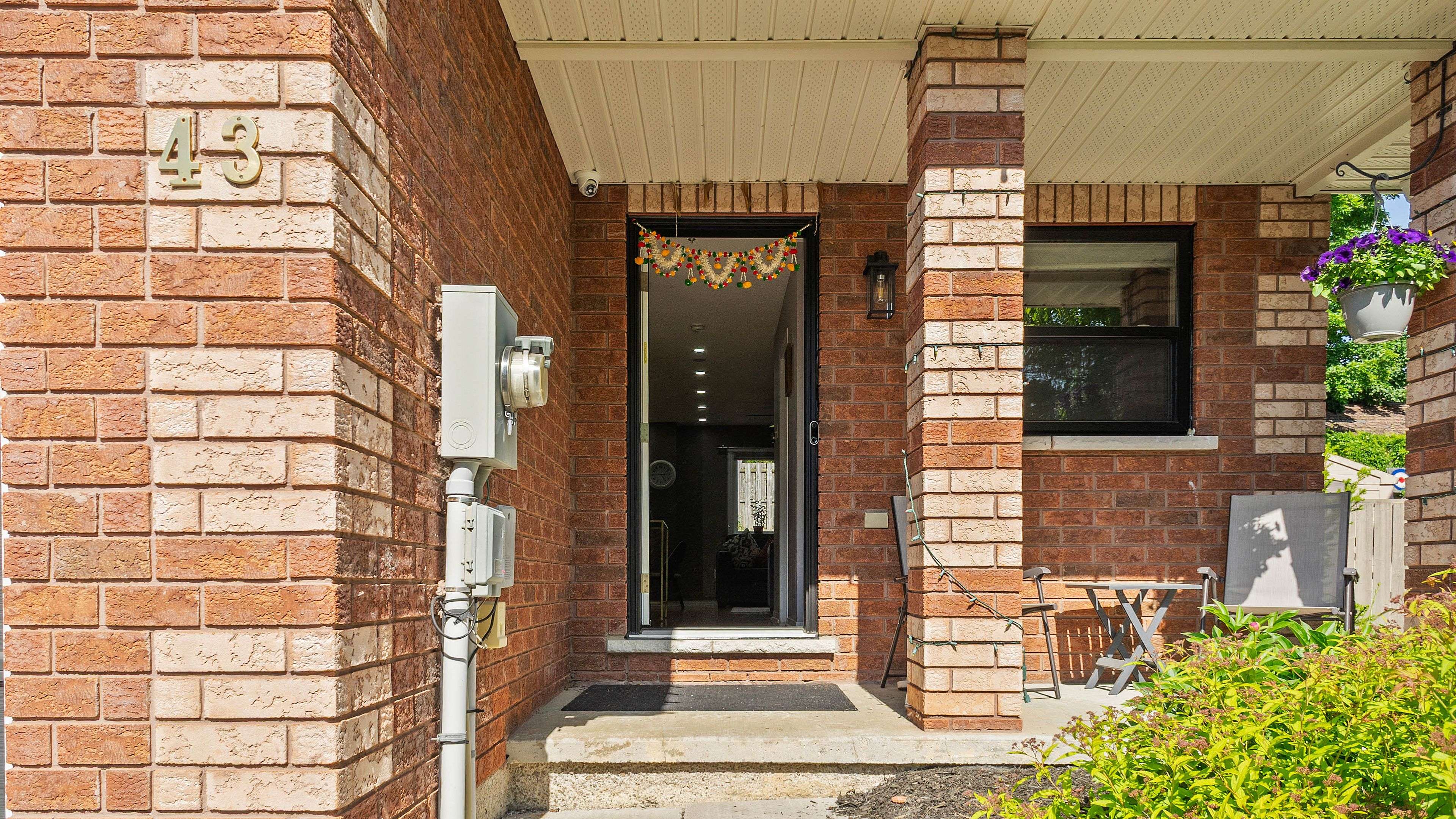 Barrie, ON L4N 9N2,43 VIOLET ST