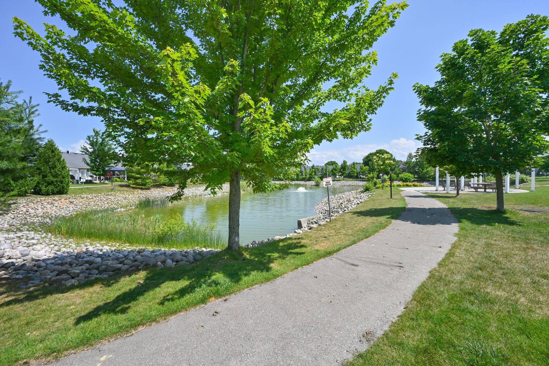 Wasaga Beach, ON L9Z 0E6,37 Garden Grove CRES