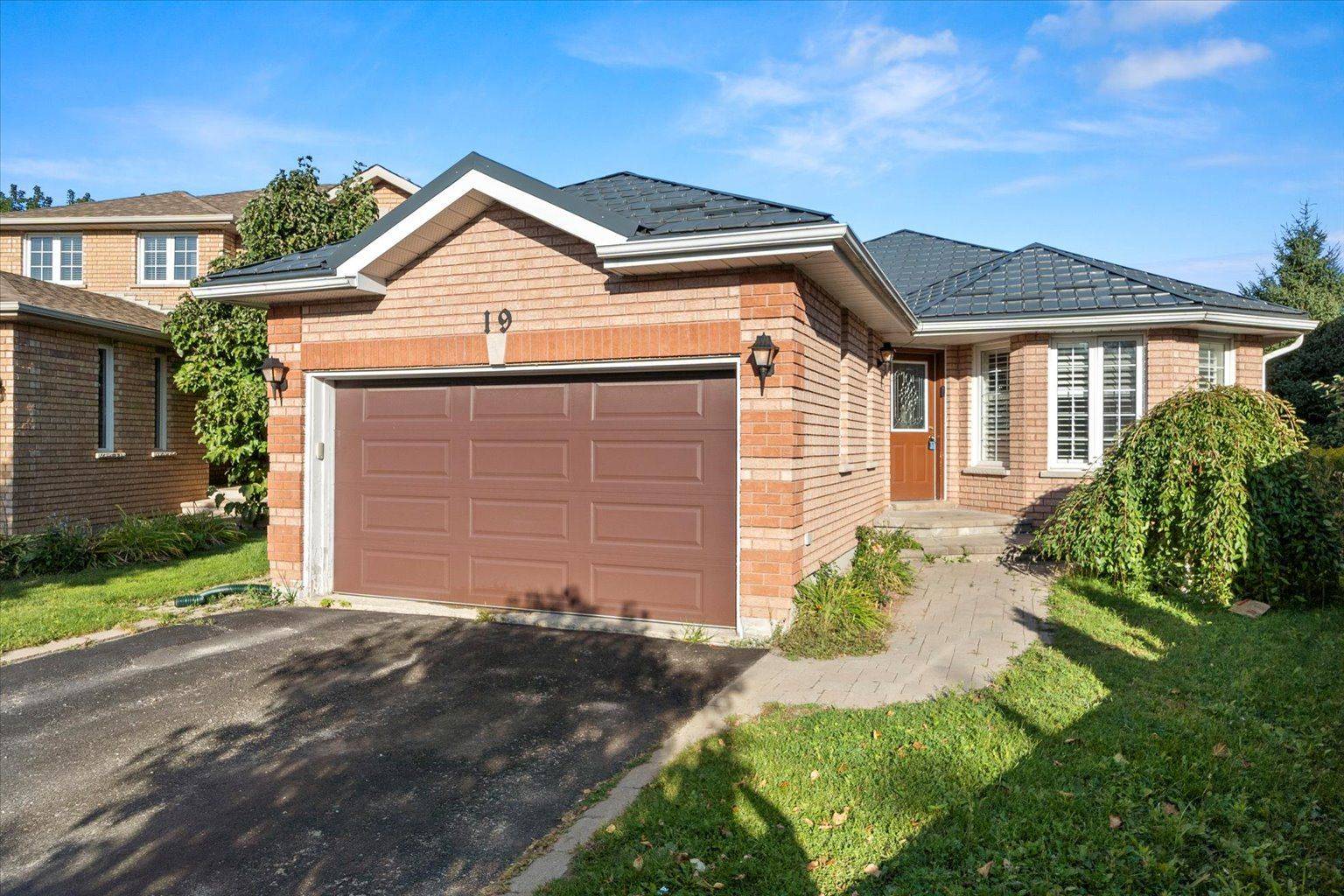 19 Widgeon ST #Main, Barrie, ON L4N 8W5