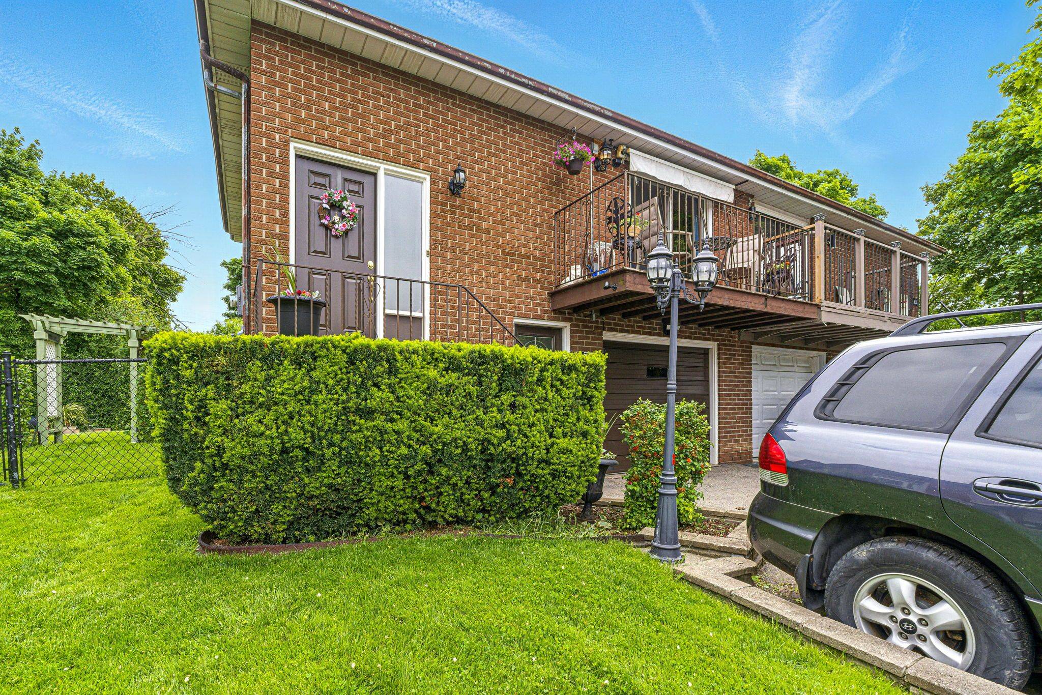 Brampton, ON L6Y 2G8,74 Roseville DR