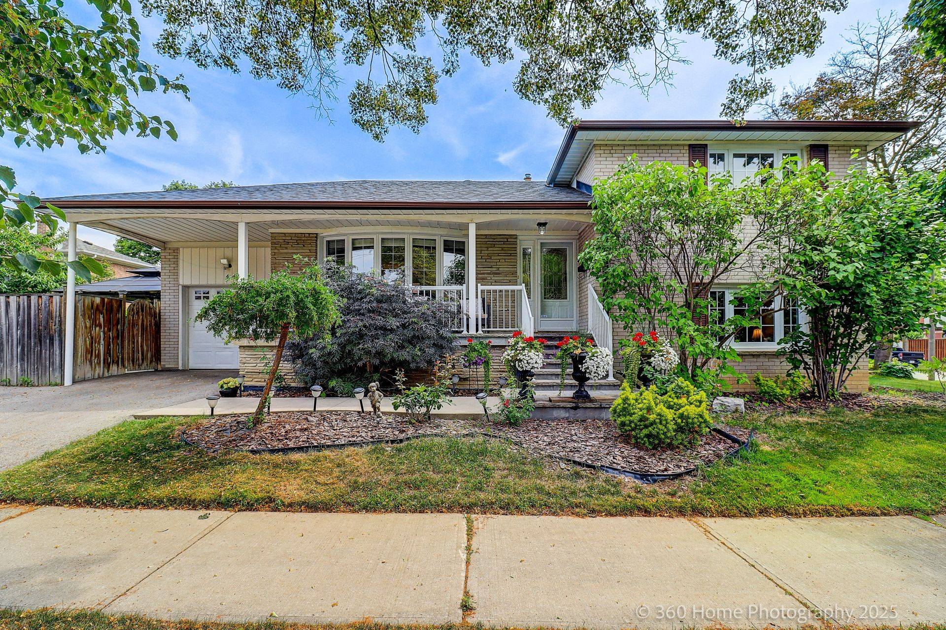 44 Oxenden CRES, Toronto W08, ON M9C 4H4
