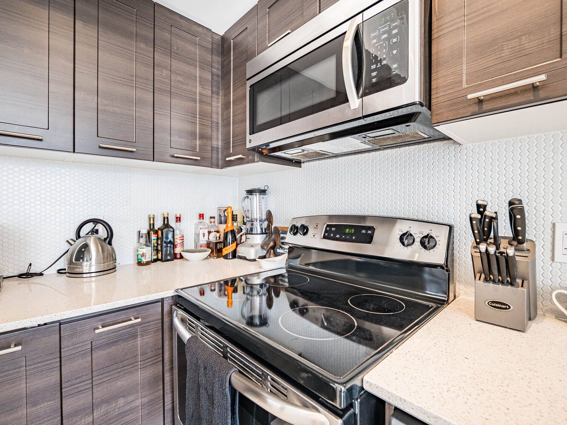 Toronto W06, ON M8V 1A4,2200 Lake Shore BLVD W #3508